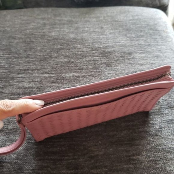 Authentic Bottega Veneta wristlet - Picture 2 of 8